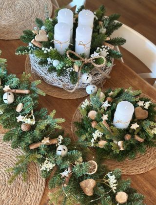 PŘEDOBJEDNÁVKY na trvanlivé věnce 2025💌. Holky, hodně se mi plní inbox s žádostmi na vánoční věnce, proto tímto otevírám...