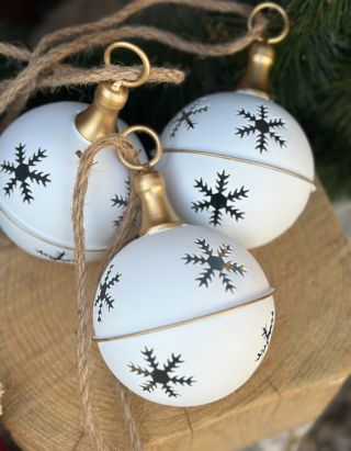 NOVINKY🤩Na ekrámek jsem přidala spoooustu novinek z letošní kolekce❤️. Medvídek 289,-, sáňky 299,-, velká rolnička 199,-,...