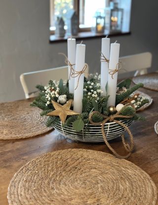 Loni jste si velmi oblíbili sady pro domácí tvorbu svícnů s vysokými rustikálními svíčkami❤️🌟. I letos jsem pro Vás...